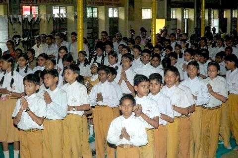 rowsofstudents.jpg - Bhopal, India: Students in Bhopal express appreciation during the Guru Purnima Celebrations. Their curriculum enlivens the principle that the process of education takes place in the field of consciousness; the prerequisite to complete education is therefore the full development of consciousness?enlightenment.