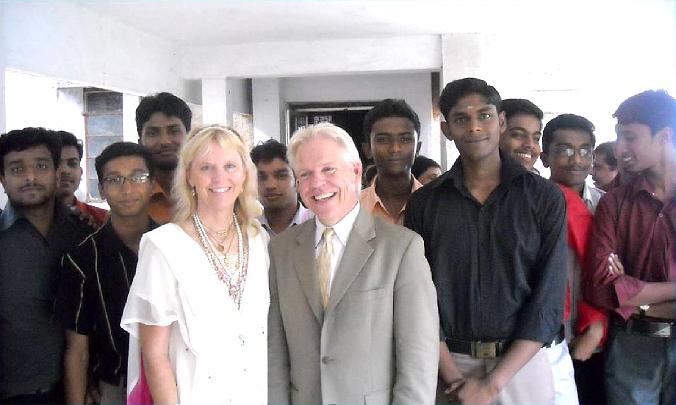 34.jpg - Students with the Dr Alarik and Dr Cynthia Arenander after the presentation at the City School of Medicine in Bhopal, India.