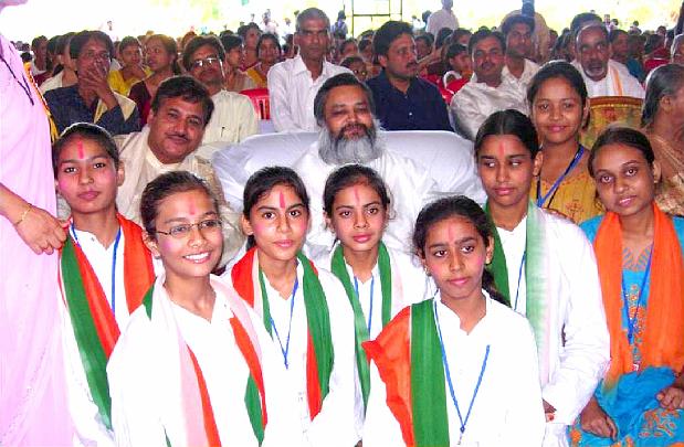 79.jpg - Faculty and students with Dr Girish Varma (centre) director of 146 Maharishi Vidya Mandir schools in India.
