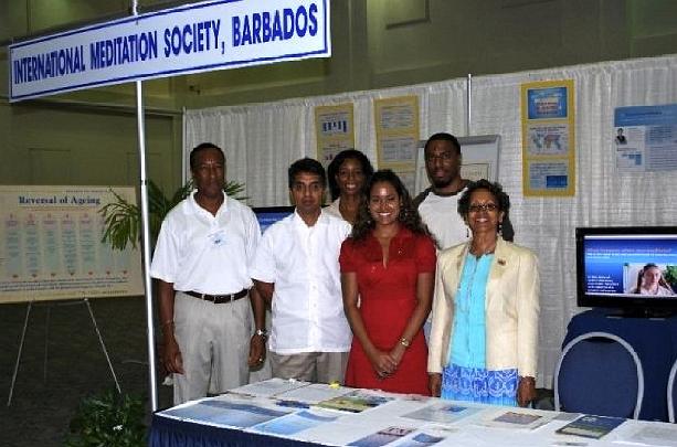 5.jpg - 10 September 2009The Global Country of World Peace organizers at the conference were greatly inspired by the theme of the Mind, Body, Spirit Expo in Barbados: ?Recognizing Unity in Diversity?. From left to right: Dr Stephen Moore; Dr Suresh Chatrani, National Director of the Global Country of World Peace in Barbados; Winston Walker; Lakshmi Simmons; Ray Baptiste; and Dr Kayshwarie Simmons.