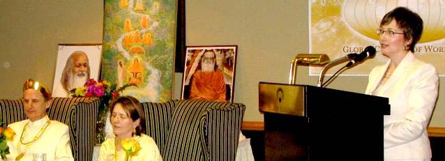 25Glasser.jpg - Raja Paul and his wife, Dr Susie Potter, Mother of the Domain of Canada are honoured by Dr Mary Glasser, the Maharishi Invincibility Centre Director for Ottawa.