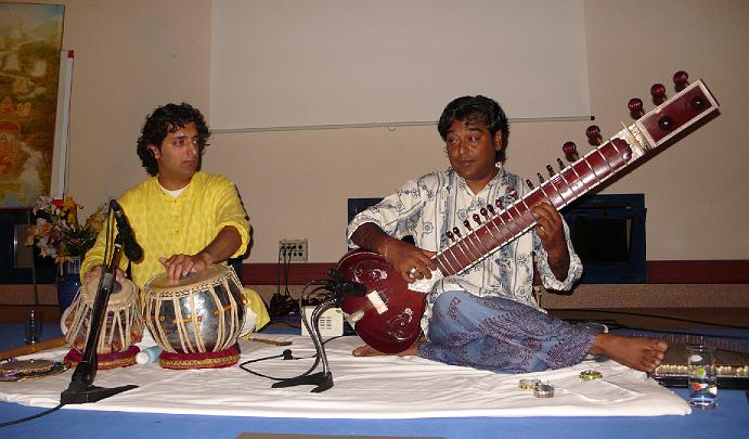 FM14.jpg - 7 May 2009Ghandharva Veda concert ended an evening at the World Peace Assembly.