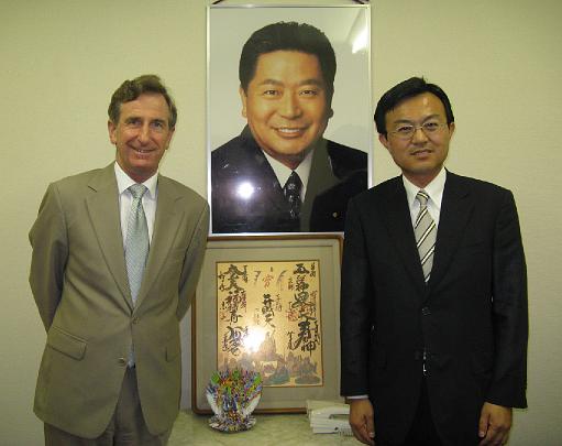010.jpg - Dr Deans met with the chief advisor to Mr Nakazawa, Japan?s former Minister of Science and Technology, and found him very receptive to a great deal of information about Maharishi?s Programmes.