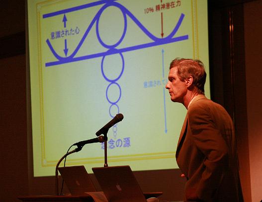 037.jpg - Raja John Konhaus using the famous bubble diagram to describe the mechanics of Transcendental Meditation.