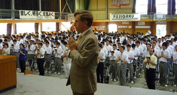 065.jpg - The students of a high school near Mount Fuji practise Zen meditation and were very receptive to the principles of effortless transcendence in Transcendental Meditation. They viewed the introduction of TM in various schools around Japan as a very positive event.