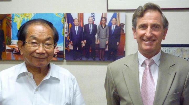 073.jpg - Dr Deans enjoyed a fascinating exchange with Japan?s former Minister of Defence on how to create Invincibility for Japan by strengthening individuals in the country.