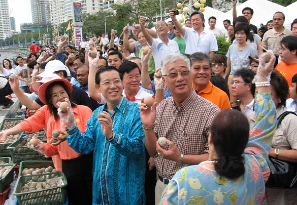 IMG_1581.JPG - The Chief Minister of Penang, State Councillors, and the Transcendental Meditation group participated in the event. The Penang Transcendental Meditation Centre was one of the NGOs (non-governmental organizations) participating.