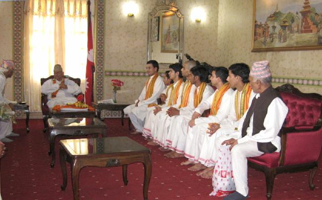 GFC_August_2009.007.jpg - Palace audience with the President the Nepal?s Maharishi Vedic Pandits.