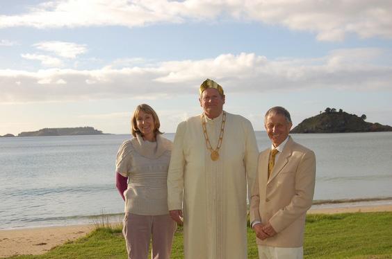 14DSC_0872.jpg - May 2009Dr Raylene Lodge, Raja Wynne and Dr Graeme Lodge stand with the Maharishi Global Country of World Peace island, Motueka Island, in background off the coast of Mahineapua Bay.