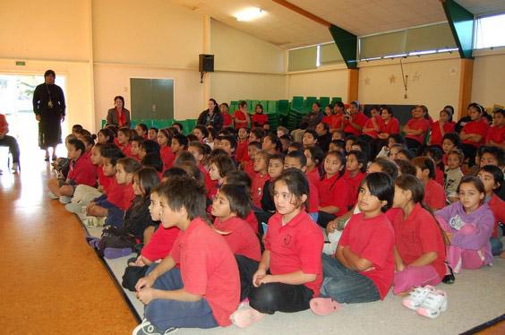 18DSC_0901.jpg - May 2009During the presentation at the South Auckland Primary School, Raja Wynne took time to explain the students the important role a teacher plays in their lives.