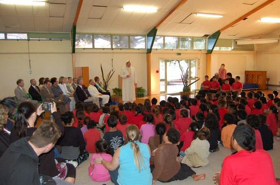 19DSC_0913.jpg - May 2009Attentive South Auckland school children at the special assembly with Raja Wynne, during the New Zealand tour. The Transcendental Meditation project at this school of 120 children has advanced to the point where all staff are practising Maharishi's TM Programme.