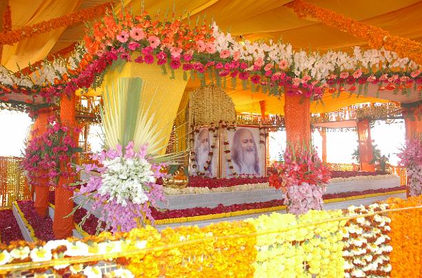interiorSamSmarak.jpg - The site of 10 February 2008 funeral rites for His Holiness Maharishi Mahesh Yogi where construction is beginning for a regal building.
