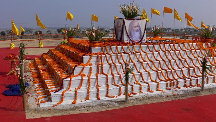 Slide03.jpg - Site before newest construction of the Maharishi Samadhi Smarak, a memorial of Total Knowledge celebrating the eternal Vedic wisdom of His Holiness Maharishi Mahesh Yogi, located in Allahabad, India at the Triveni Sangam (the confluence of the three holy rivers: Ganges, Yamuna, and Saraswati.