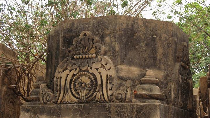 Slide22.jpg - An example of the fully carved yellow Jaisalmer stone. The work is partly done in this regard, since carved Jaisalmer blocks have been lying on the worksite for about 10 years, as the original Ved Mandir?tallest building in India?was planned for the same location.
