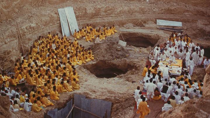 Slide34.jpg - At the Maha Kumbh of 1989, Maharish met with Vedic Pandits and leaders and performed puja in the original foundation of the Maharishi Samadhi Smarak now under construction.