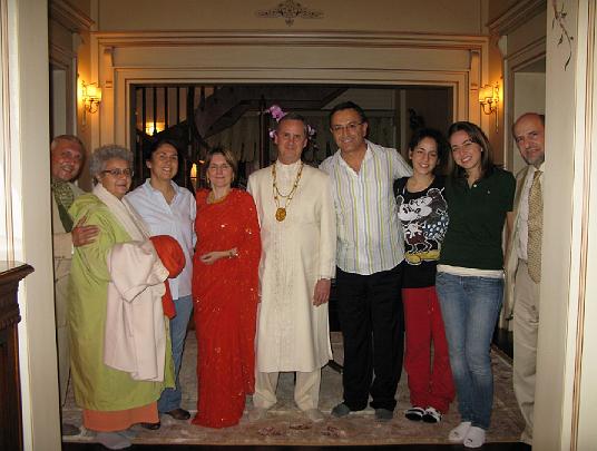 032.jpg - Raja Paul Potter and Mother of the Domain of Turkey, Dr Susie Potter, with leaders of the Transcendental Meditation Movement in Istanbul.