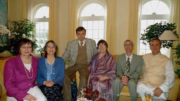 037-MLG-5-Canadins.jpg - Canadian administrators of Maharishi Light Therapy Mary Glasser, Katleen Lapeyrouse,  John Cerigo, Ruth-Anne Taves, Neil Dickie, and Raja Paul.