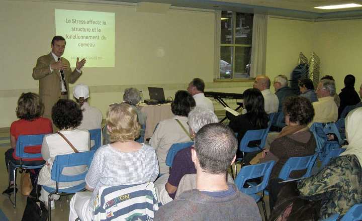 043--Montreal--lecture-by-John.jpg - Dr John Cerigo lecturing at the Montreal Invincibility Centre on the many benefits of Maharishi Light Therapy with Gems. Spa owners in Quebec are considering adding Light Therapy to their repertoires.