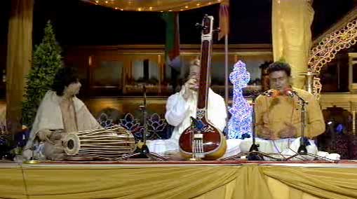 Picture-8.jpg - Ashish Sankrityayan (right), a classical vocal Droopad singer, performed with Satish Bhatacharya  (left) on Tabla, and a local member of the Global Country of World Peace (centre) on Tanpura.