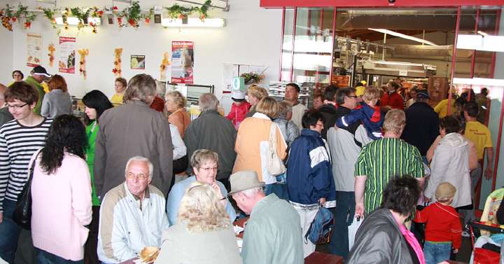 11_German_14.jpg - The Global Mother Divine Organization Director organized the annual Open Door Day in her family bakery for everyone to samples sweets. The theme of the day was Stress Free Schools.