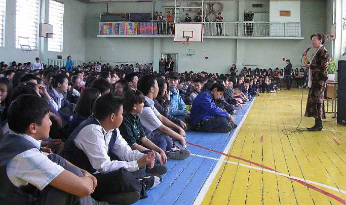 01_Mongolia_04.jpg - Mongolia: The biggest high school in the country began a project to teach many students the Transcendental Meditation Programme and to create an invincibility group for the whole nation.