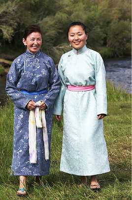 01_Mongolia_12.jpg - Mongolia: Otgon and Yumchin, leaders of the Global Mother Divine Organization for Mongolia had this wish: ?On behalf of all the ladies of Mongolia, we wish you Enlightenment, the supreme wish, to all the ladies of the world. Let heaven be created on earth soon.  Jai Guru Dev?