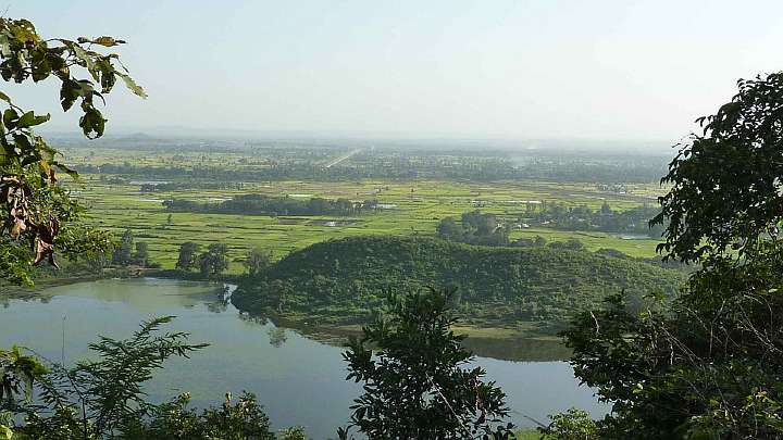 069.jpg - Toward the end of the wet season, rains intensified during Navaratri in the Brahmasthan of India at the Global Captial of World Peace. The vertical line near the horizon is the Namada Canal bringing water 100 kms to the area.