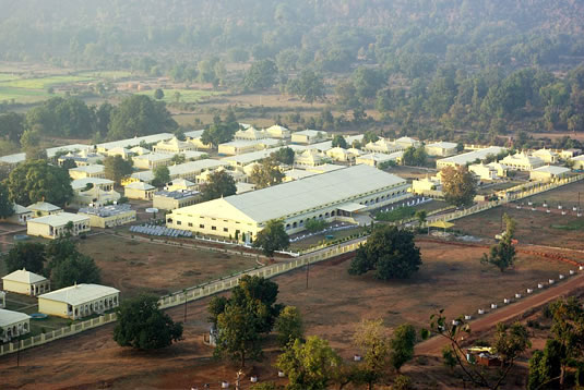 082a.jpg - The central hall in the Brahmasthan of India accommodates many thousands of Maharishi Vedic Pandits.