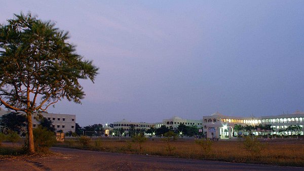 Bhopal-evening.jpg - The Bhopal administrative centre for the Maharishi Vidya Mandir Schools throughout India and other class and residentail buildings.