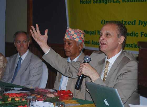 10.jpg - Speaking enthusiastically at the agriculture conference, Raja Kingsley explained the importance of Maharishi Vedic Organic Agriculture.