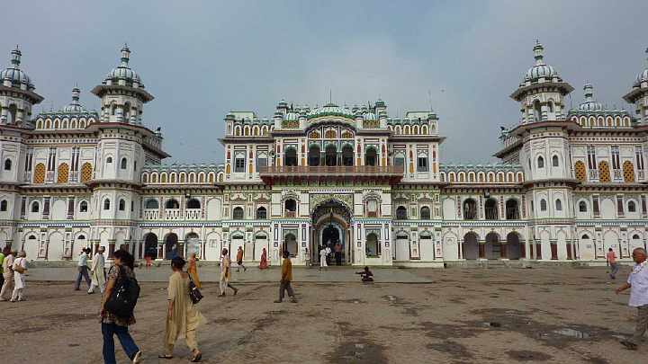48.jpg - Large and beautiful Sita Temple in Janakpur built in the 1800s by a Maharani and still carefully maintained. The delegation was warmly received by the chief pandit of the temple who immediately appreciated and wanted to support Maharishi?s knowledge and programmes at the temple.