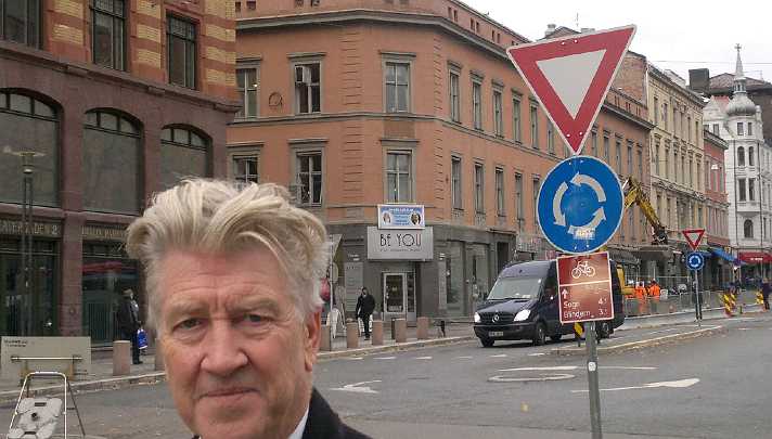19102010028.jpg - 25 November 2010Filmmaker Dr David Lynch in front of the Maharishi Invincibility Centre in Norway. Nearby are Norwegian ministries where he met with government leaders.