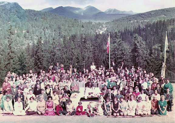 MaharishiNorway.jpg - This photo of a Norwegian residence course with Maharishi Mahesh Yogi in the 1960's was displayed at the 50th anniversary celebration of Maharishi's Mahesh Yogi's first visit to Norway.