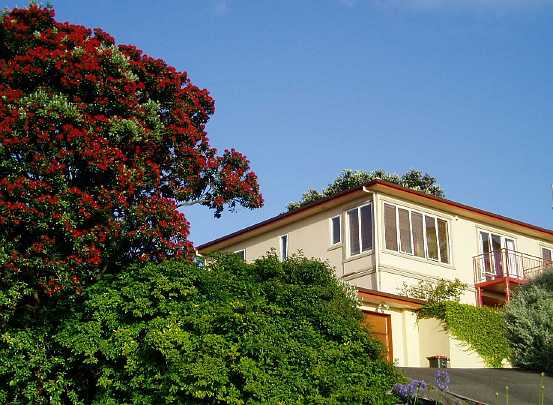 17-SV-Home.jpg - A hilltop home with beautiful gardens built according to principles of Vedic Architecture overlooks Auckland City.
