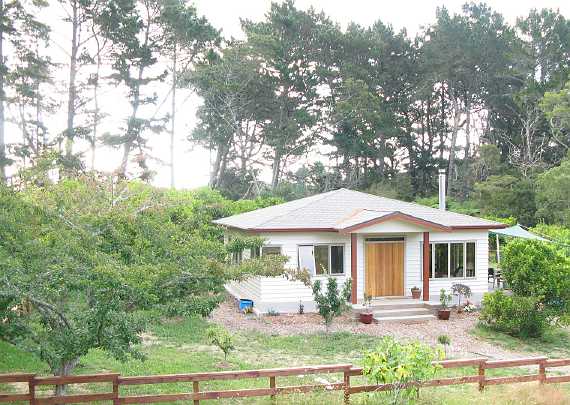 30-SV-cottage2.jpg - This cottage at the Maharishi Spiritual Capital in New Zealand is built according to principles of Maharishi Sthapatya Veda or Vedic Architecture.