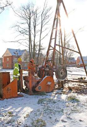 09-John-Oil-Rig-2.jpg - What looks like an oil rig was a machine actually analysing the soil composition and layers, plus checking about the possibility of geothermal heating. Also, the area was the site of a former US base from World War II, but using this machine revealed that the Garden Village buildings were not constructed over old concrete foundations.