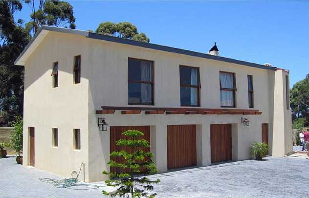 Slide05.jpg - The finished homes look like conventionally built houses with a high level of comfort: they are cool in summer and well insulated in winter.