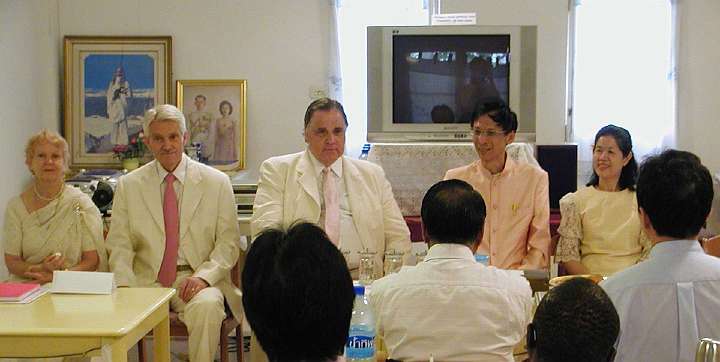GFC-Thailand-(05).jpg - The delegation listened as each course participant spoke about their plans following graduation from Teacher Training Course for the Transcendental Meditation Programme and taking up teachings duties in their home countries.