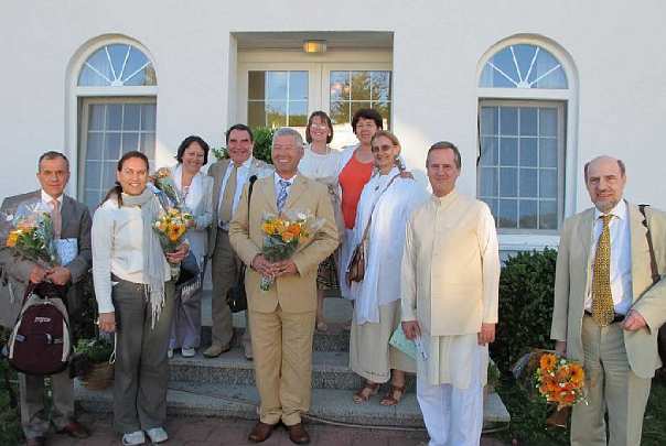 002-Vlodrop-GP-'10.jpg - Teachers and practitioners of Transcendental Meditation after a banquet with Raja Paul and Dr Baruh at the Guru Purnima Celebration, MERU Holland.