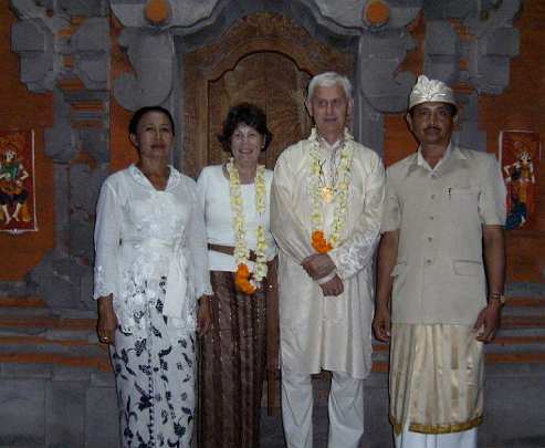 041-AGUNG-SUGIANTHARA.jpg - Raja Willem and his wife Lidewij, Mother of the Domain of Invincible Indonesia (centre), with their host Agung Sugianthara and his wife at a historic site in Bali during the tour.