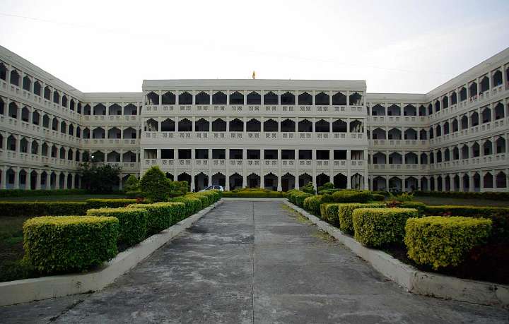 08.jpg - The buildings on the Maharishi Centre of Educational Excellence campus are mostly used for the administration of over 150 Maharishi Vidya Mandir Schools and Maharishi Universities across India. Presently on the MCEE campus are 500 students, from kindergarten to 12th grade and a nearby campus has 3000 students.
