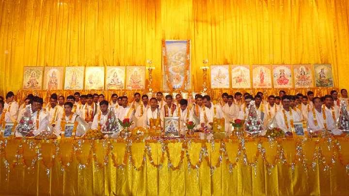 06.Pandits.jpg - A celebration performance of Maharishi?s Vedic Technologies by Maharishi Vedic Pandits. Guests to the Brahmasthan of India will enjoy extended practice of the Transcendental Meditation Programme and Transcendental Meditation Sidhi Programme and can deepen their experiences by witnessing daily Vedic performance by the Maharishi Pandits.