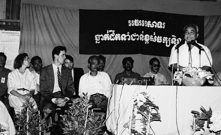 HisExcellencyChea-SimMVUstaffStudents.jpg - 1994: The Cambodian Minister of Education, His Excellency Chia Sim speaking to faculty and students of Maharishi Vedic University.