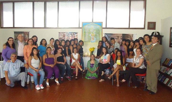32_Columbia.jpg - 7 August 2012Some graduates of the Transcendental Meditation-Sidhis programme at Hogares Claret schools in Colombia.