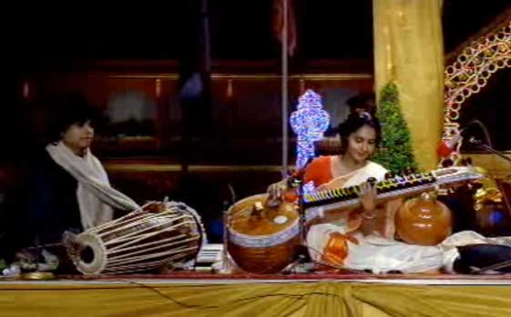 Picture-29.jpg - Deepti Panicker (right), playing the Saraswati Veena, is a medical doctor from the USA, skilled in Indian classical music. Satish Bhatacharya performed with her on Tabla.