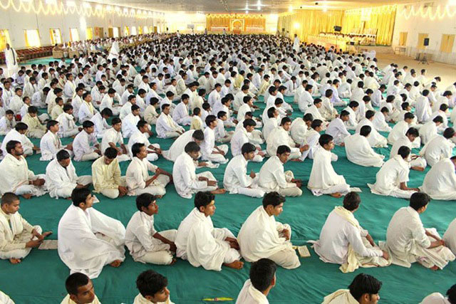01-pandits13.jpg - In India, a major coherence-creating centre for Asia and the world, a large group of Maharishi Vedic Pandits?peace-creating experts?is in residence at the centre of the nation, creating a powerful influence of coherence through their daily advanced meditation practice.