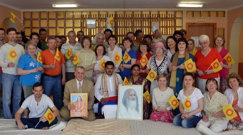 25-Russia-Assembly.jpg - A group of Russian practitioners of Transcendental Meditation held an assembly in Moscow, to create coherence for the government through the positive influence of their collective practice.