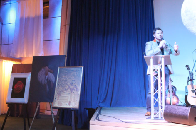25-DLF.jpg - After the inaugural dinner guests participated in a live auction hosted by professional auctioneer and antique columnist Jamie Breese. Items up for auction included signed prints by David Lynch, a weekend at a 5-star Cotswold cottage, as well as paintings donated by re-known British artists.