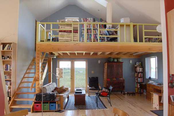 89-Bunker-in.jpg - This house has a lovely, soaring area inside with a study loft making the space feel larger.