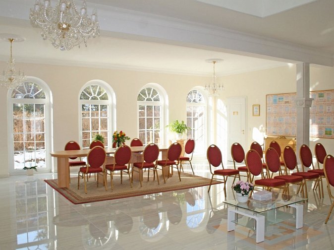 Slide06.jpg - The British group was impressed seeing the grand meeting hall on the ground floor, with its open floor plan that allows for a spacious state of the art lecture hall and a large dining room? both filled with natural light.